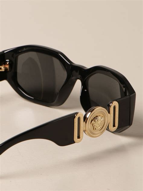 Occhiali da sole e da vista da donna di Versace Eyewear su